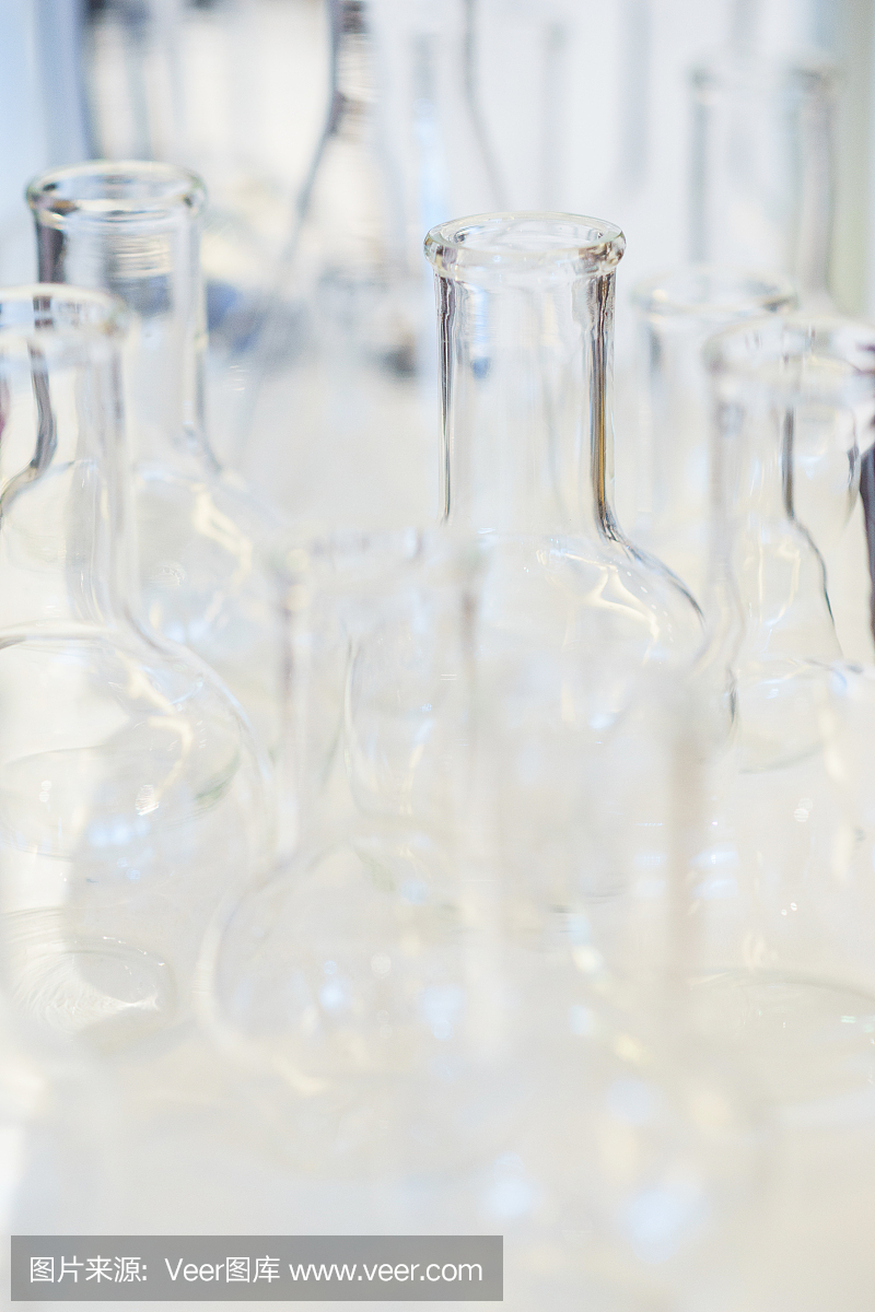 玻璃实验室管收集样品和进行测试近距离在一个特殊的塑料架。